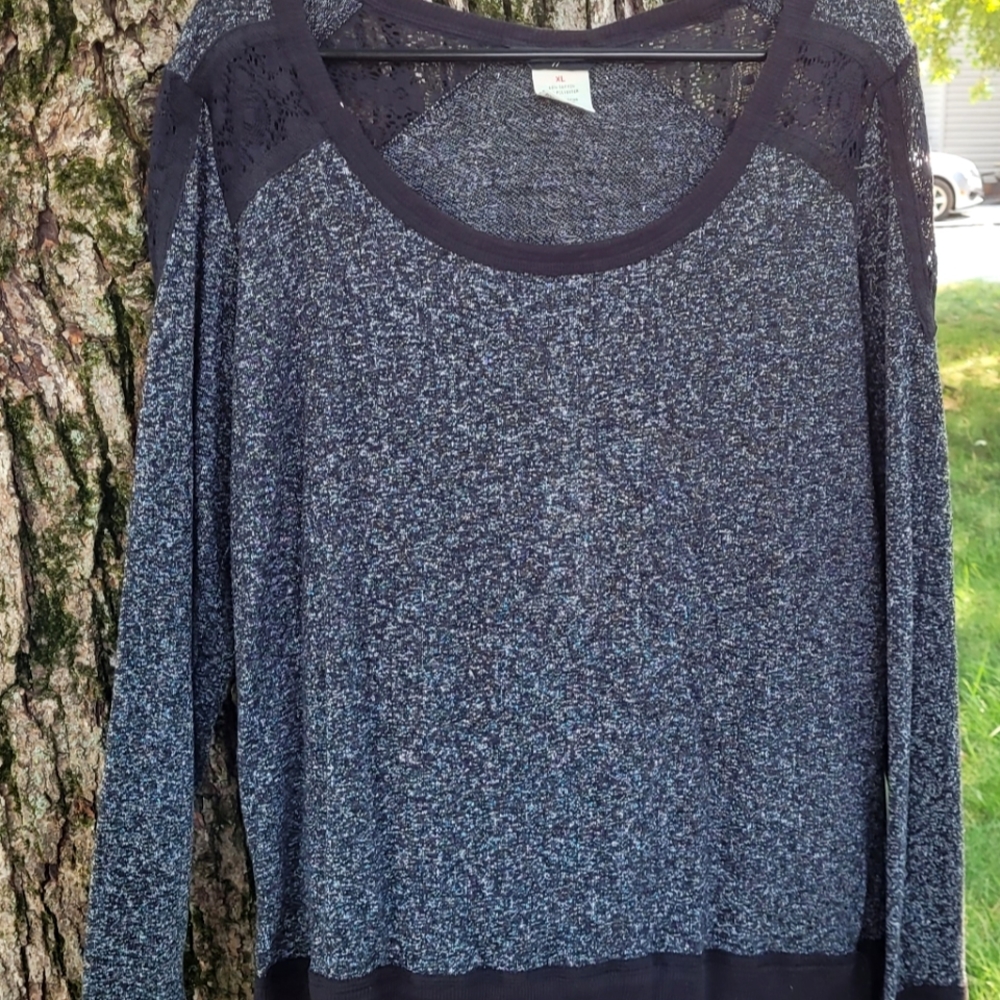 Cute top by Supplies XL lace shoulder, black white